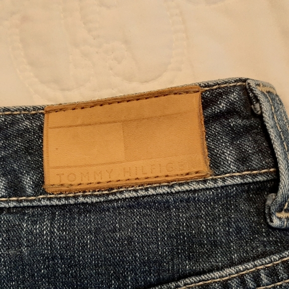 Women's Tommy Hilfiger Vintage Capri Denim Jeans - Picture 4 of 11